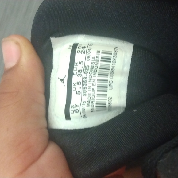 Sneakers - Picture 2 of 4